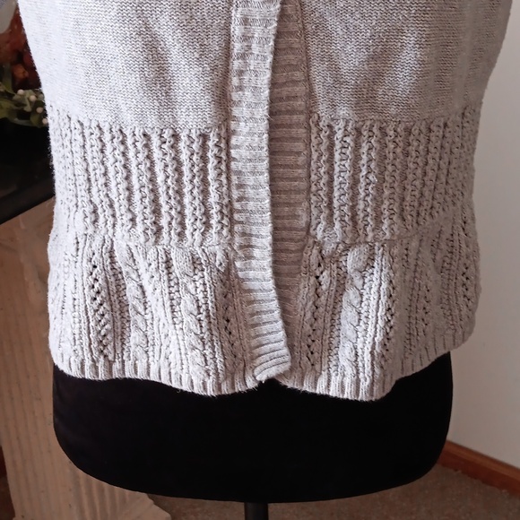 A Grey Stylish Croppy Button up Sweater Size Large - Picture 3 of 9